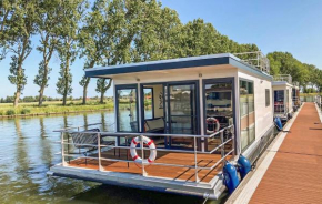 Amazing ship-boat in Nieuwpoort with WiFi and 1 Bedrooms